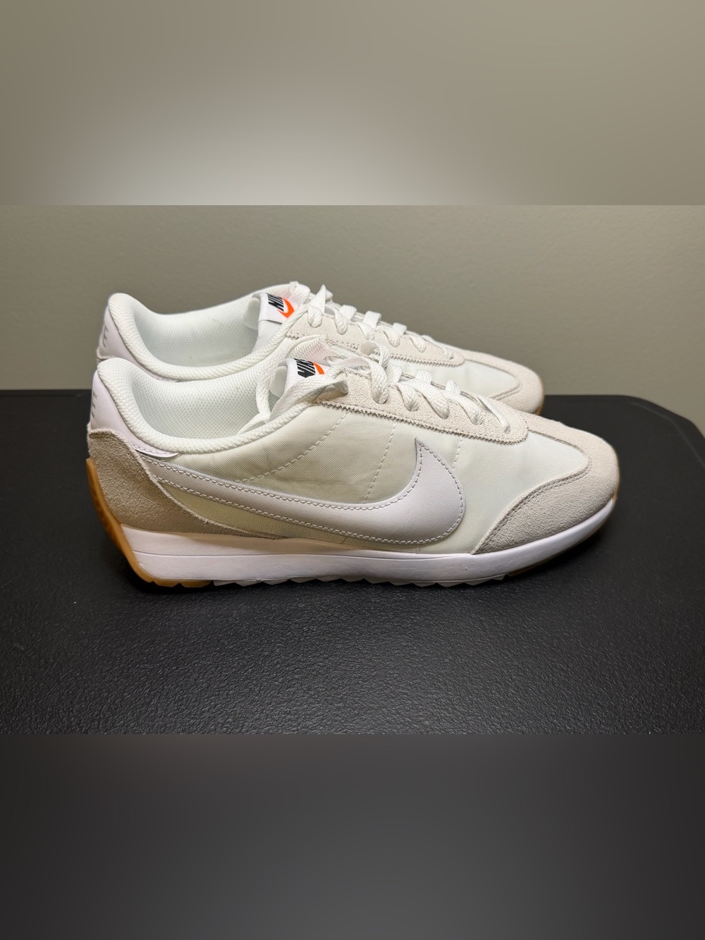 New W Nike Pacific White/Safety Orange Women’s Size 8.5 Shoes